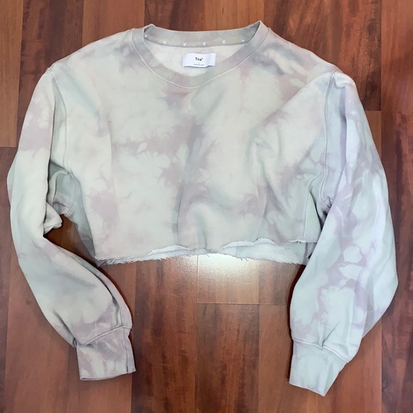 Aritzia Tops - Aritzia cropped crewneck NWOT